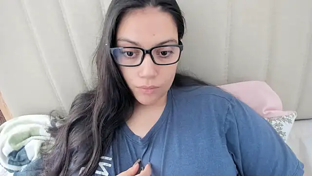 Snapshot of roniewester chatting on October 5, 1:35 pm roniewester online show from October 5, 1:35 pm