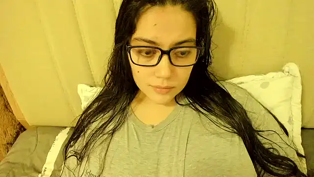 Snapshot of roniewester chatting on June 19, 11:31 pm roniewester online show from June 19, 11:31 pm