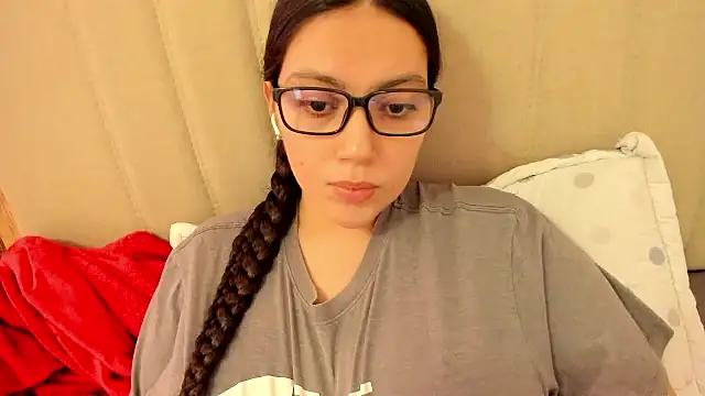 Snapshot of roniewester chatting on May 17, 10:10 pm roniewester online show from May 17, 10:10 pm