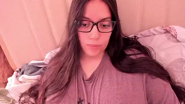 Snapshot of roniewester chatting on April 18, 7:29 pm roniewester online show from April 18, 7:29 pm