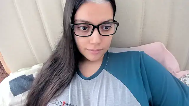 Snapshot of roniewester chatting on October 14, 2:39 pm roniewester online show from October 14, 2:39 pm