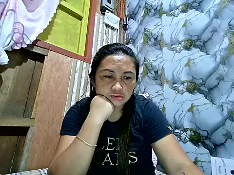 Snapshot of LalaiAsian chatting on June 2, 11:32 am LalaiAsian online show from June 2, 11:32 am