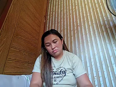 LalaiAsian online show from April 14, 6:40 am