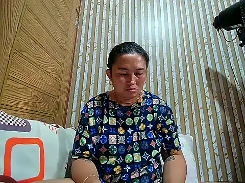 Snapshot of LalaiAsian chatting on February 3, 12:10 am LalaiAsian online show from February 3, 12:10 am