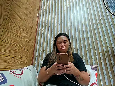 Snapshot of LalaiAsian chatting on April 22, 12:39 am LalaiAsian online show from April 22, 12:39 am