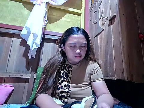 LalaiAsian online show from November 8, 9:29 pm