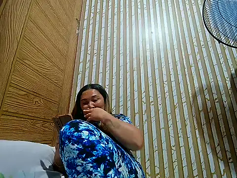 Snapshot of LalaiAsian chatting on January 10, 11:38 am LalaiAsian online show from January 10, 11:38 am