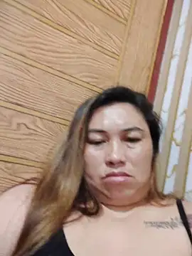 Snapshot of LalaiAsian chatting on December 16, 1:43 am LalaiAsian online show from December 16, 1:43 am