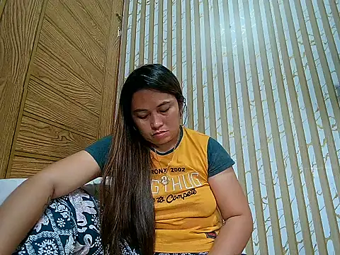 Snapshot of LalaiAsian chatting on December 19, 1:09 am LalaiAsian online show from December 19, 1:09 am