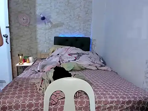 Hebefemme online show from November 18, 3:04 pm