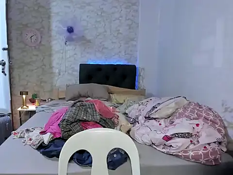 Hebefemme online show from November 7, 9:58 am