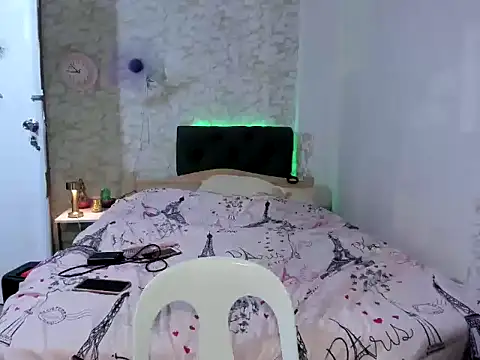 Hebefemme online show from December 18, 12:42 pm