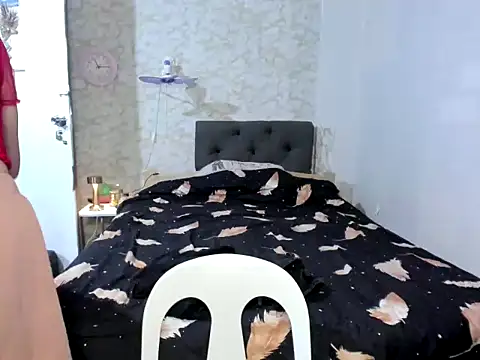 Hebefemme online show from January 14, 3:15 pm