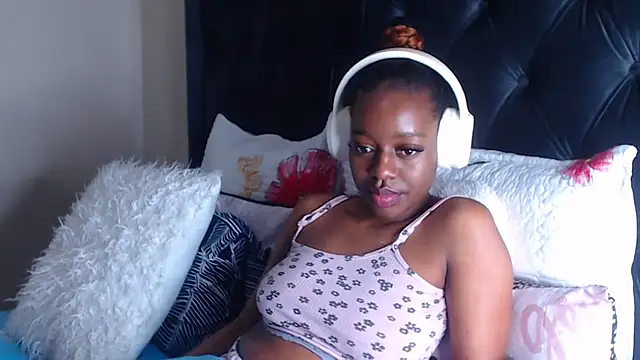 Snapshot of Sexynaughty_Gal chatting on July 18, 1:14 am Sexynaughty Gal online show from July 18, 1:14 am