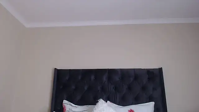 Sexynaughty Gal online show from February 19, 9:56 pm