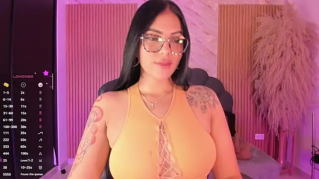 Snapshot of karol_green_ chatting on October 21, 3:39 am karol green online show from October 21, 3:39 am