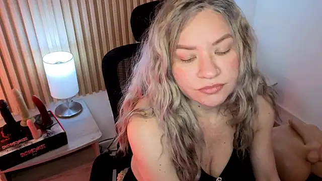 MarianL0ve online show from November 13, 11:03 am