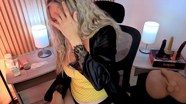 MarianL0ve online show from April 7, 9:33 am