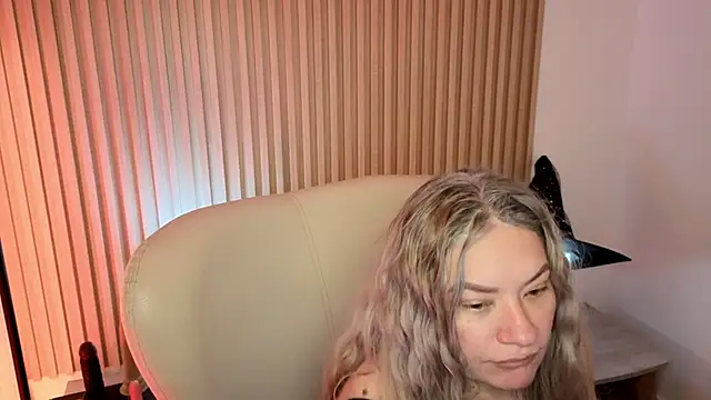 MarianL0ve online show from October 18, 11:01 am