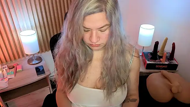 MarianL0ve online show from April 15, 10:43 am