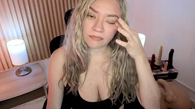 MarianL0ve online show from February 10, 10:36 am