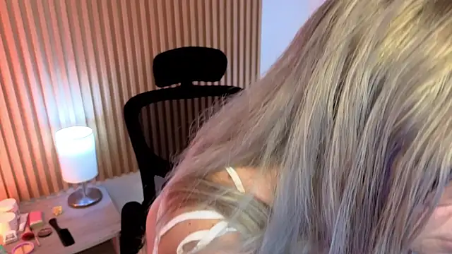 MarianL0ve online show from April 18, 10:39 am