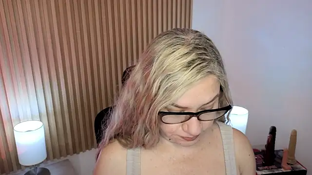 MarianL0ve online show from February 7, 10:56 am