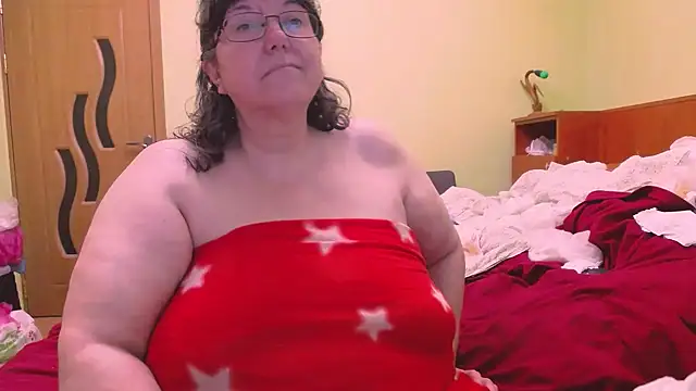 HugeTits online show from February 15, 1:39 am