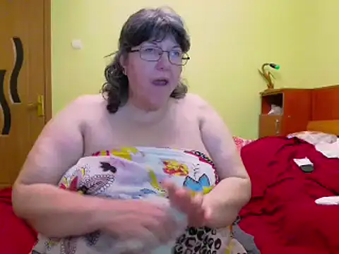 Snapshot of HugeTits chatting on January 25, 2:15 am HugeTits online show from January 25, 2:15 am