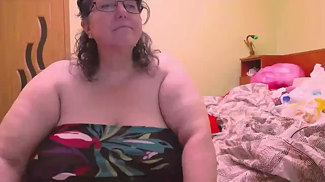 Snapshot of HugeTits chatting on November 25, 2:01 am HugeTits online show from November 25, 2:01 am