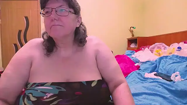 HugeTits online show from May 3, 2:49 am