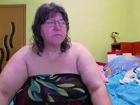 Snapshot of HugeTits chatting on January 21, 6:22 am HugeTits online show from January 21, 6:22 am