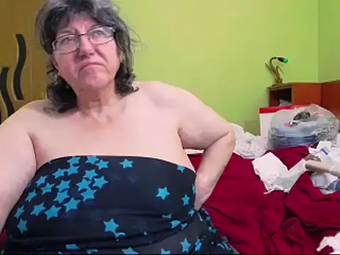 Snapshot of HugeTits chatting on January 15, 11:40 pm HugeTits online show from January 15, 11:40 pm