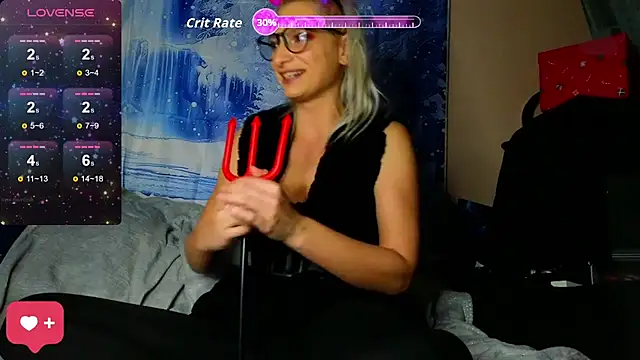 Snapshot of KittyMia chatting on December 5, 8:28 pm KittyMia online show from December 5, 8:28 pm