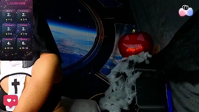 Snapshot of KittyMia chatting on October 31, 8:16 pm KittyMia online show from October 31, 8:16 pm