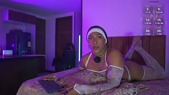 AmberRaus online show from October 29, 1:59 am