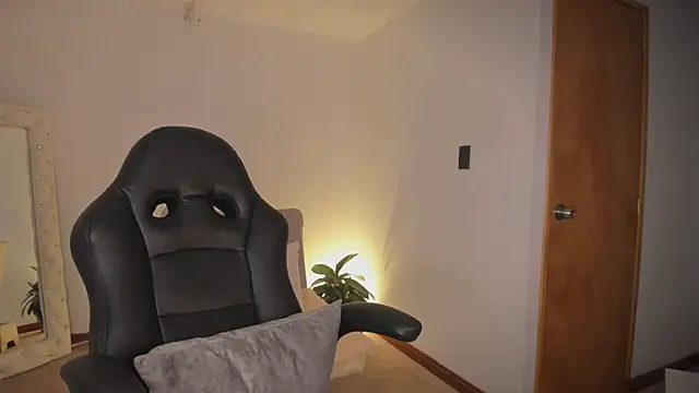 Ally Snow online show from November 11, 10:54 am