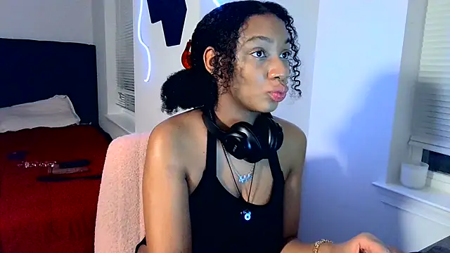 EatSweetMolly online show from February 20, 10:48 am