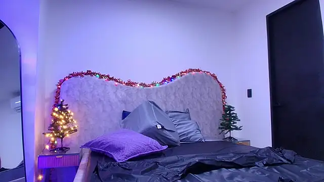 shelsyloreds online show from December 5, 11:53 am