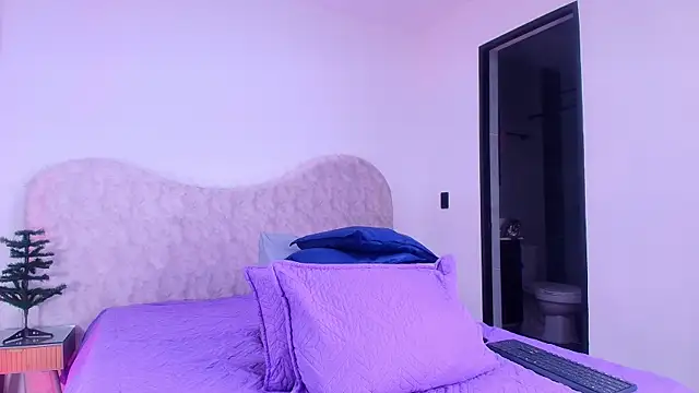 shelsyloreds online show from December 4, 11:53 am