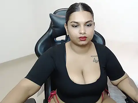 Snapshot of layla_amin chatting on February 2, 4:00 pm layla amin online show from February 2, 4:00 pm