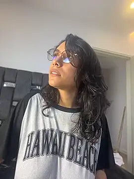 PilarJones  online show from April 19, 6:10 pm