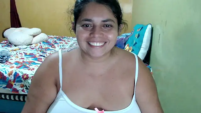 Snapshot of yulieth_bbw chatting on February 24, 1:50 am yulieth bbw online show from February 24, 1:50 am