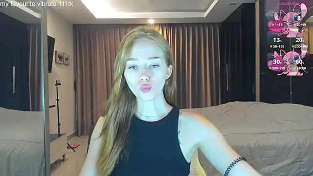 Hot Mia  online show from November 14, 1:37 pm