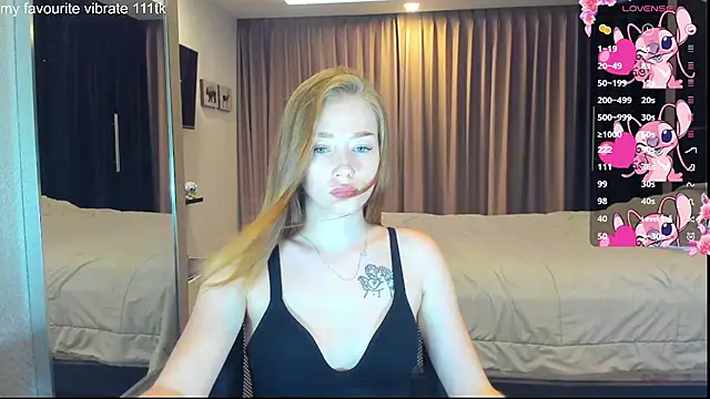Snapshot of Hot_Mia_ chatting on September 28, 11:39 am Hot Mia online show from September 28, 11:39 am