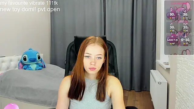 Snapshot of Hot_Mia_ chatting on December 4, 11:24 am Hot Mia online show from December 4, 11:24 am