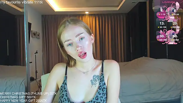 Hot Mia  online show from January 8, 7:03 am