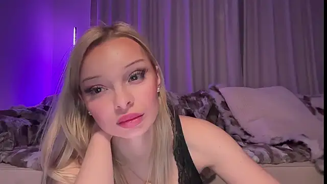 HannaXLove online show from December 3, 5:01 pm