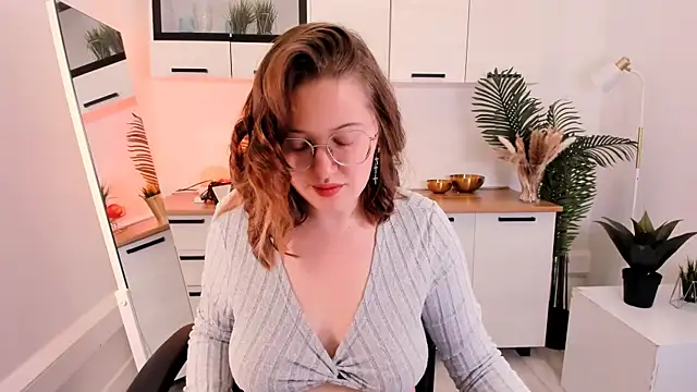 Snapshot of Charmy_Gracy chatting on February 24, 10:49 am Charmy Gracy online show from February 24, 10:49 am