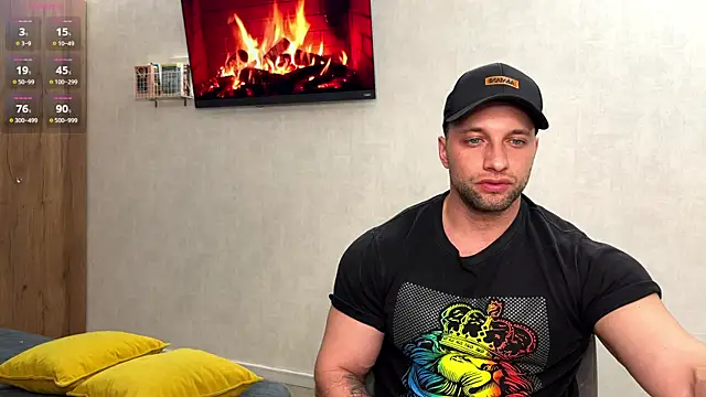 Snapshot of michaelbradleu chatting on April 25, 8:28 pm michaelbradleu online show from April 25, 8:28 pm